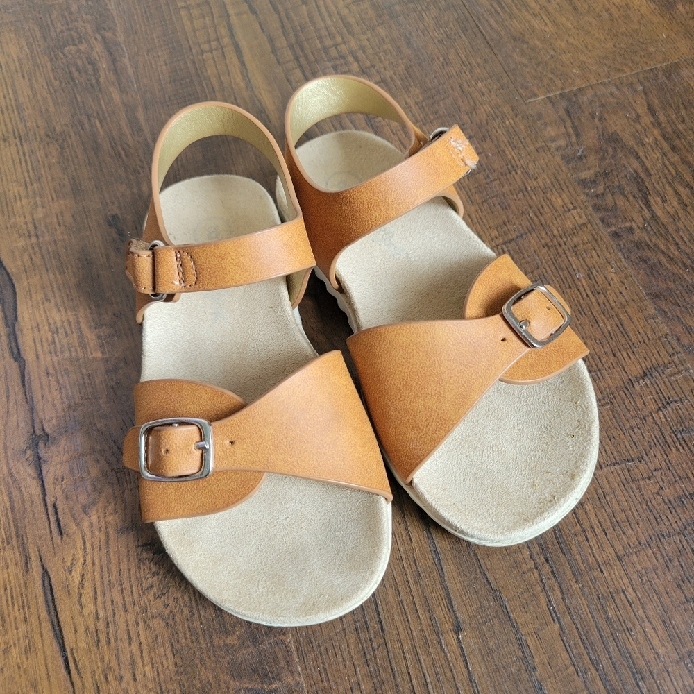 Four pairs of sandals - Picture 6 of 9